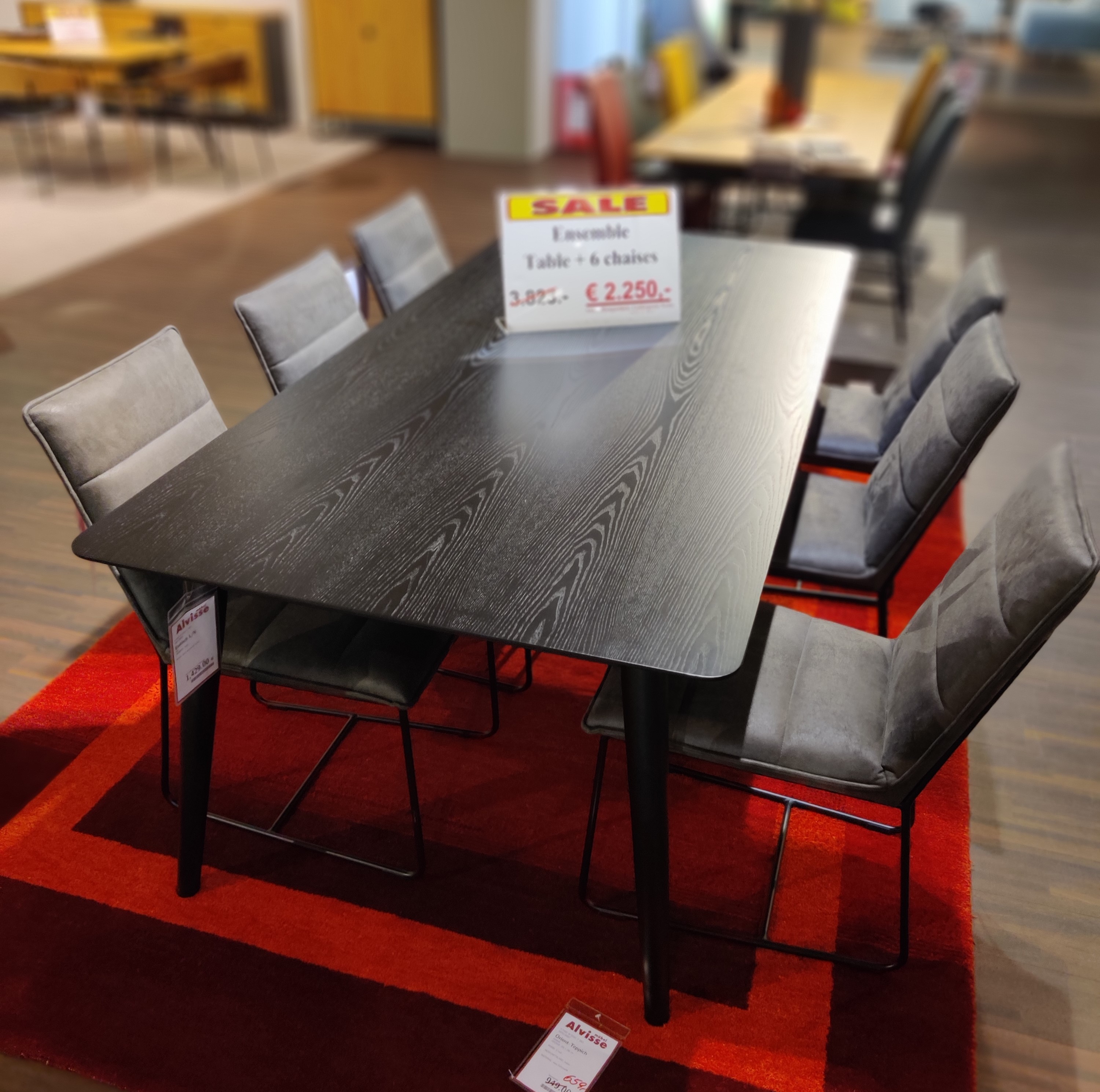 Tisch mit 6 Stühlen  3475.4 + 6 x 5215.63